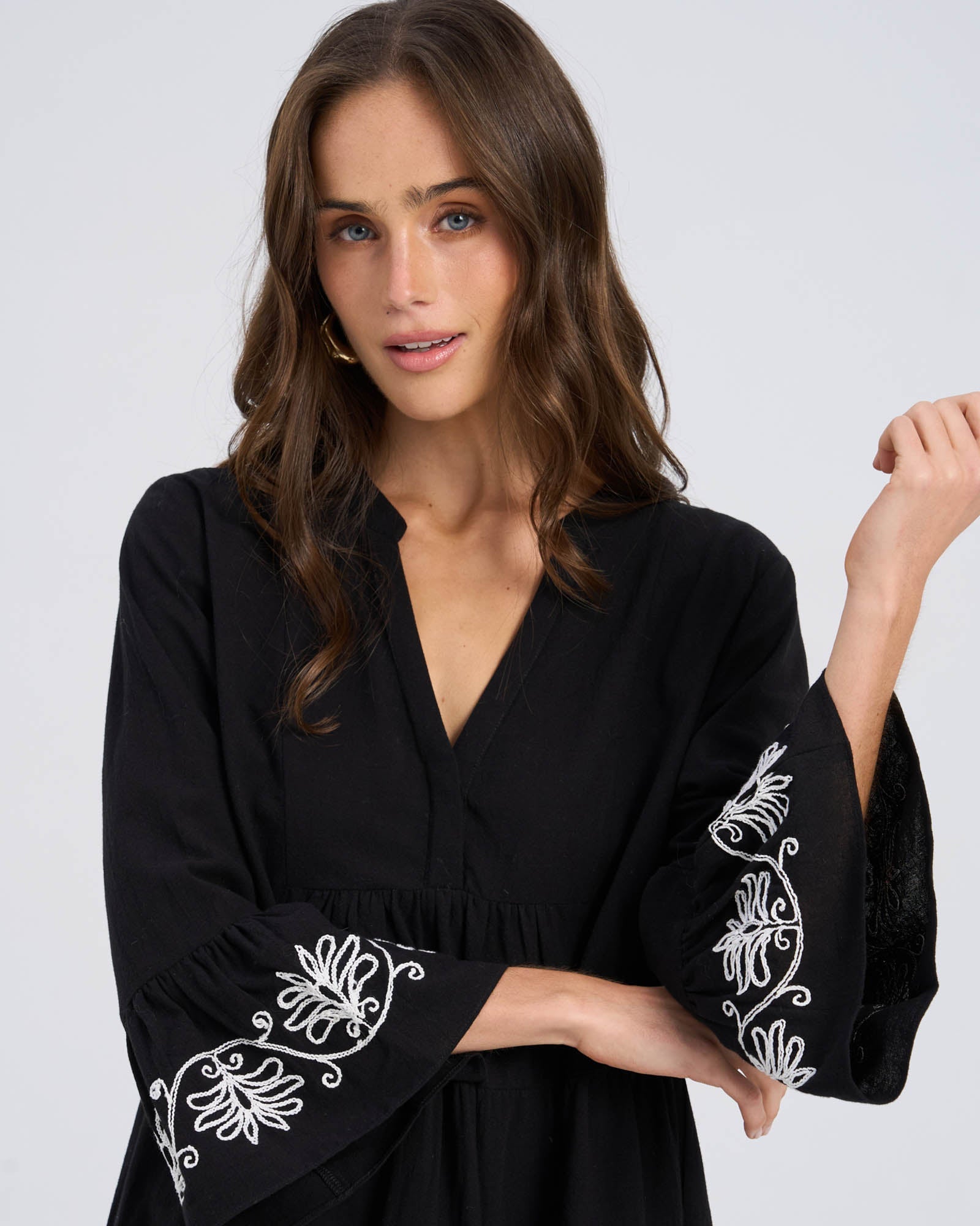VMAMELIA EMBROIDERED MINI DRESS